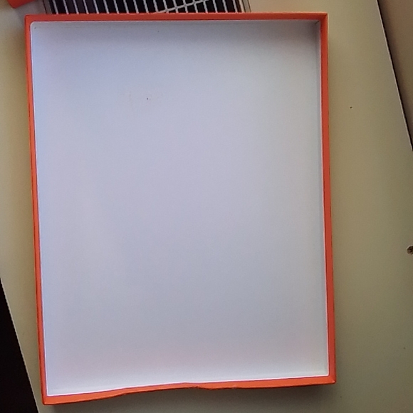 Authentic Hermes Gift Box with Tissue Paper & 2 Card Holders. - Picture 11 of 11